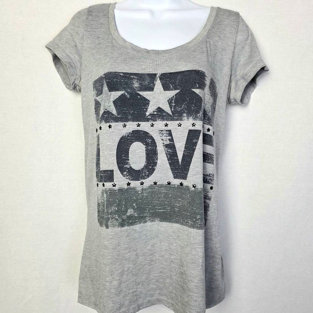 Maurices Graphic LOVE Flag Tee Shirt Gray M